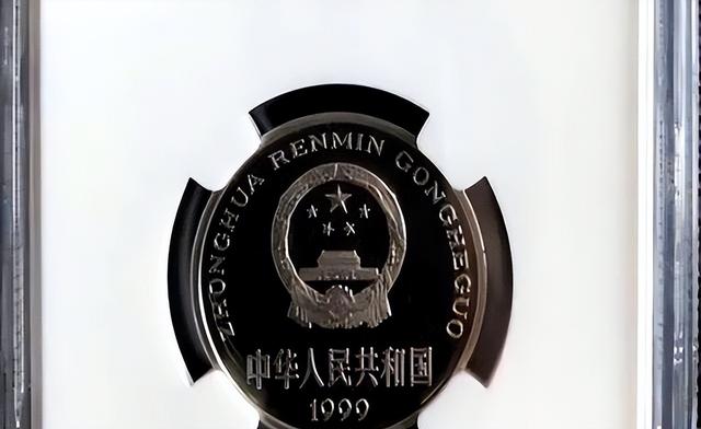 这样的1元硬币，别傻傻的花掉，一枚最少能换3克黄金！