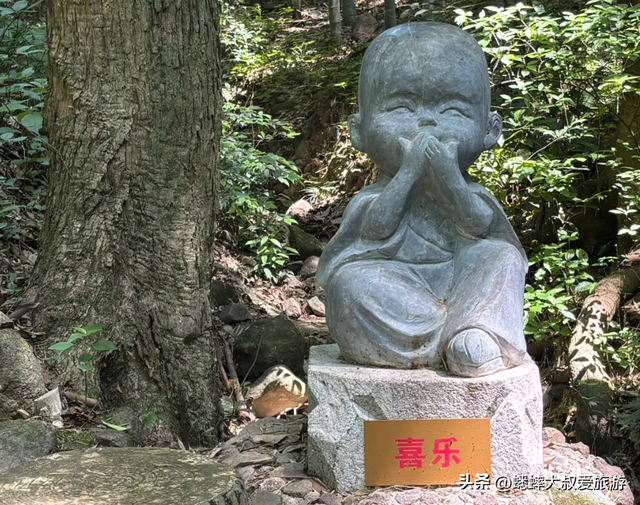 距离杭州1小时车程，藏着个“小泰山”，常年云雾缭绕，很惊艳！