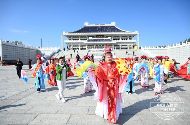 六鼎秋色醉游人 朱果飘香邀客来2025六鼎山朱果游园会启幕
