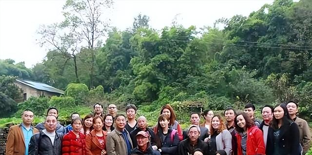 92岁台湾老兵回重庆寻亲，下飞机后却怒斥子女：这不还是台北？