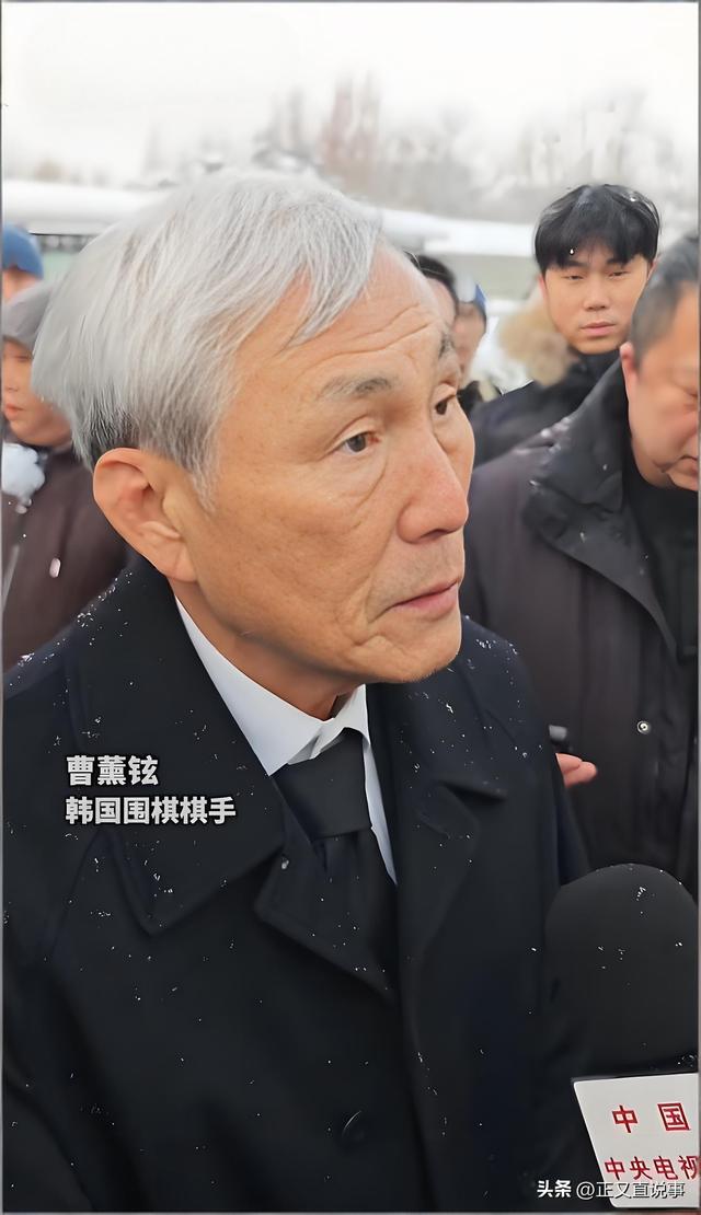 聂卫平葬礼，长子捧遗像，两前任妻子未现身	，现任兰莉娅主持现场