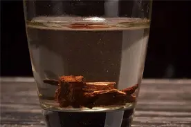 买回家的沉水沉香不沉了，沉香怎么鉴别真假？图片