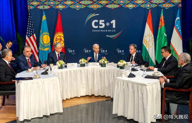 中俄后院起火，5国接到日本邀请，高市孤注一掷，想断中俄后路