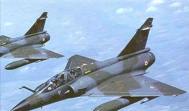 攻不了也守不住！中国空军在西藏上空，足足被印度空军欺负了40年