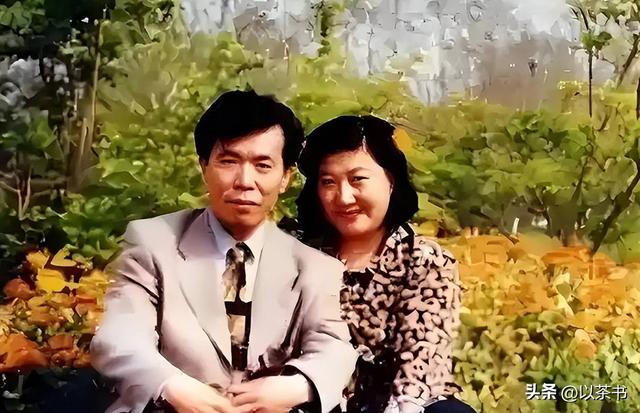 77岁何庆魁自爆已再婚：去年领证妻子比他年轻，直言需要被照顾