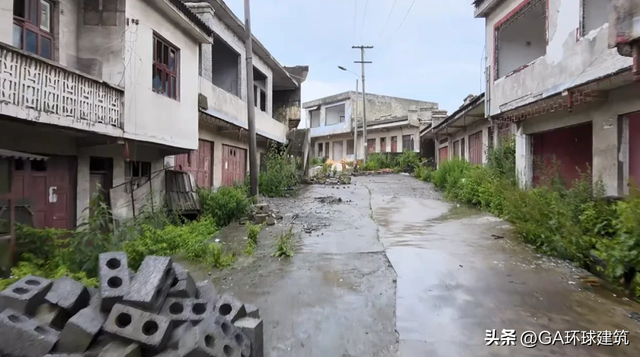 一座被大地“吞掉”的小镇！昔日贵州煤都，如今成了荒山空城？
