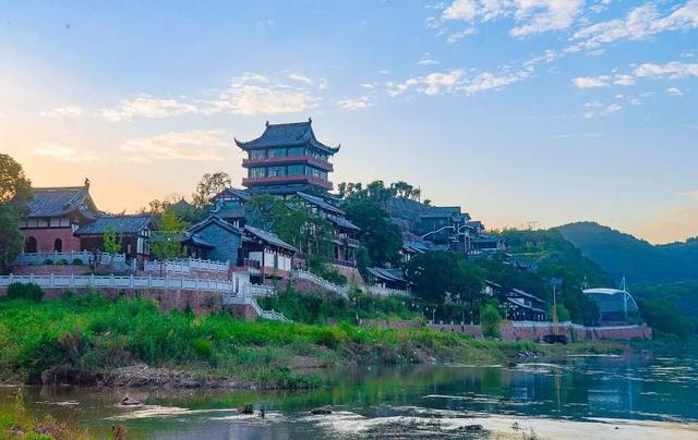 成都10大避暑古镇，溪河玩水泛舟、打水仗、捉虾网鱼…1天打来回
