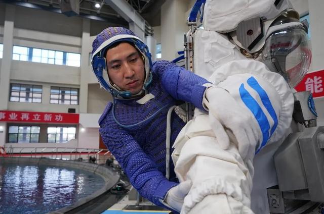 内蒙古籍航天员武飞:童年在遍地牛羊四季分明的草原上度过