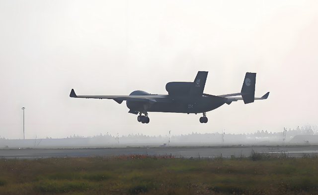 全球唯一重型无人轰炸机首飞！它如何让美军防空系统头疼？