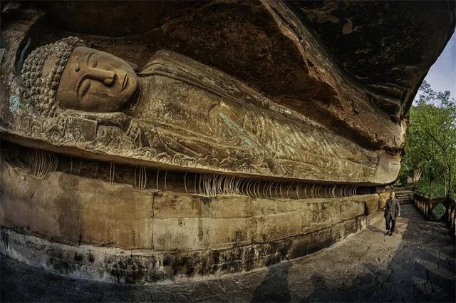 被重庆光芒掩盖，这座小城被一碗“刨猪汤”带火，景点几乎免费看