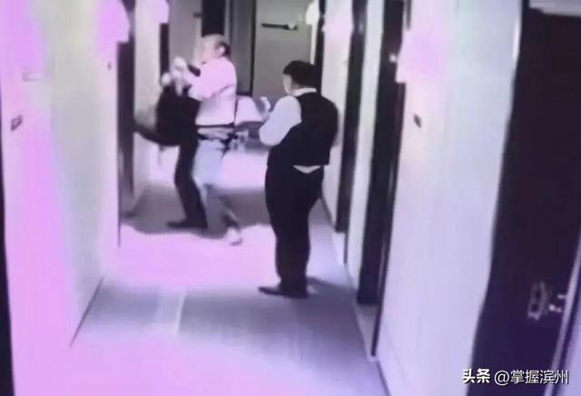 女高管醉酒后遭老板性侵患应激障碍，已与丈夫分房睡两年：“他想拉拉我的手，我都会应激”