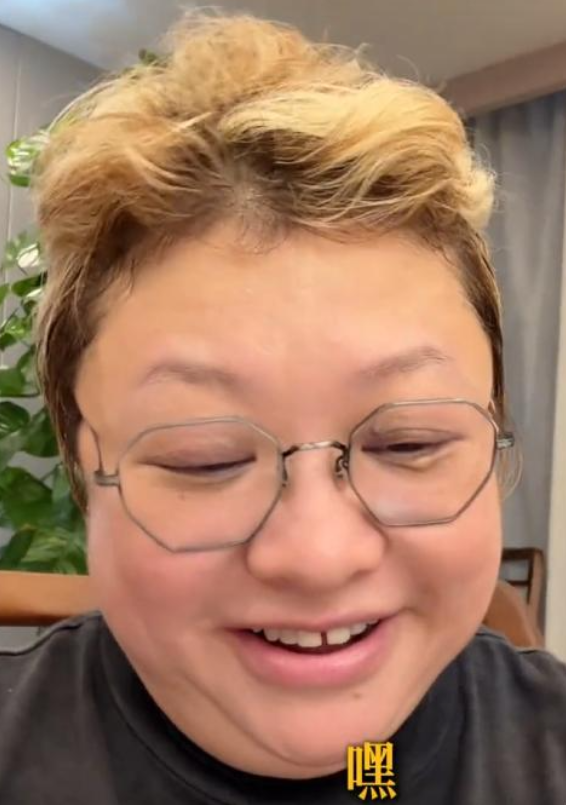 贪污上亿、假慈善？被实名举报的韩红，如今连坐椅子都成了“错”