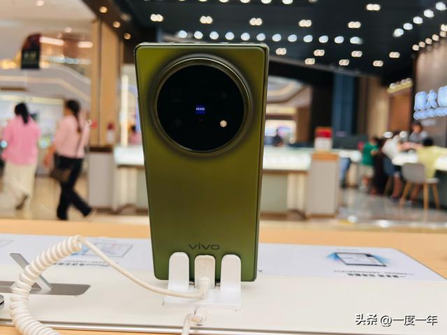 中端机新标杆曝光：金属中框+1.5K直屏，续航或破7000mAh