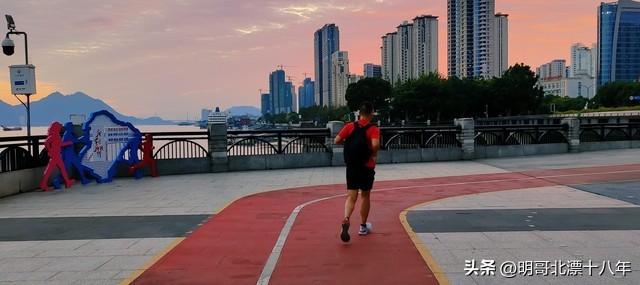 北漂十八年，坚持晨跑5公里｜45分11秒	，跑的是生活