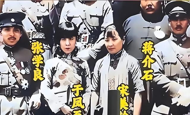 1928年，杨宇霆被枪决前和张学良合影，注意看站姿，早已分道扬镳
