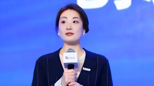 宗馥莉辞去娃哈哈董事长，独立品牌娃小宗已上线，侄女辞职宗泽后再发声：这是件好事，水军把她害了