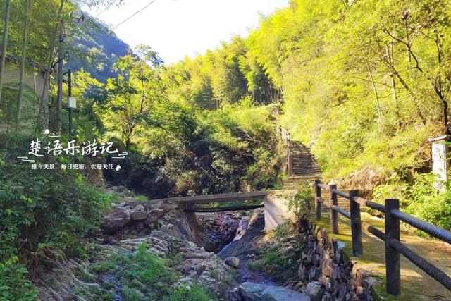 浙江宁波桥坑山麓的古村，既是文化名村又是景区村庄，景色确实美