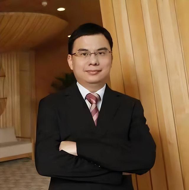 他身家几百亿却只开 20 万的车，8 亿人用他的产品，却没几人认识他