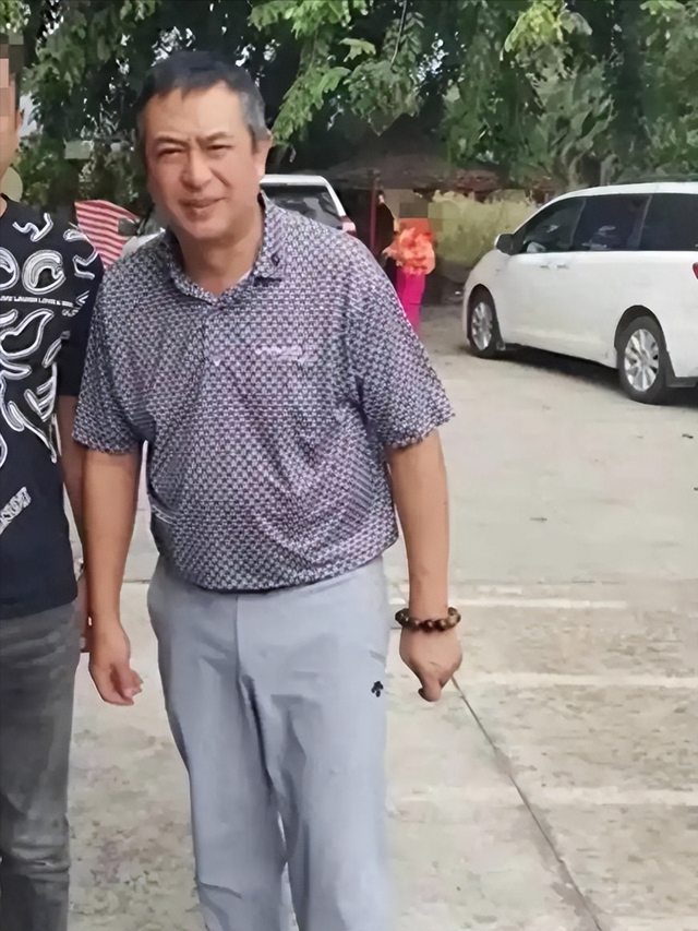 钱再多有什么用！55岁路都走不稳的张嘉益，给中年男人提了个醒