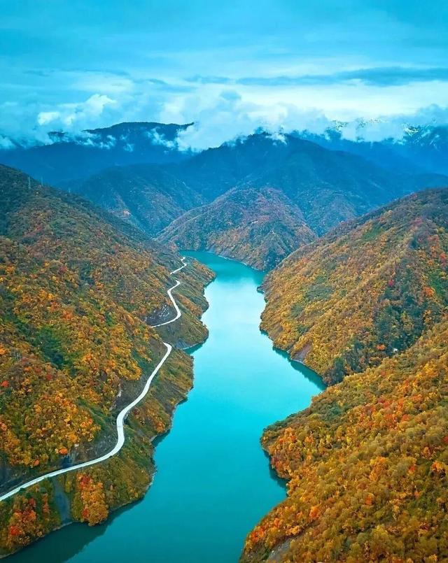 【美丽四川】平武天母湖，邂逅一场彩林与碧水的秋日盛宴‖柳红樱