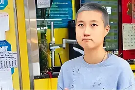 “拾荒青年”竟是成龙女儿！住桥洞捡垃圾，吴卓林怎么了图片