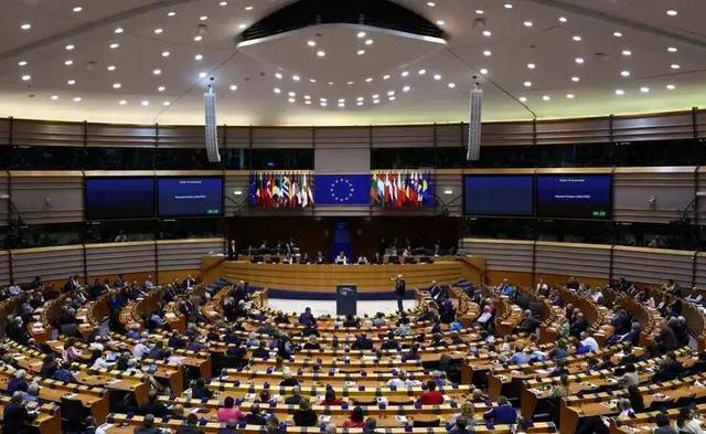 美国刚施压，台湾政坛就反杀！55票对48票，赖清德的军购彻底黄了