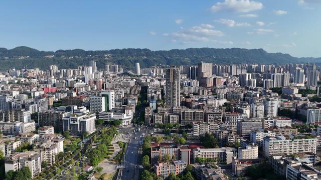 我是山东人刚从四川泸州回来	，实在忍不住想说：对泸州的5点印象