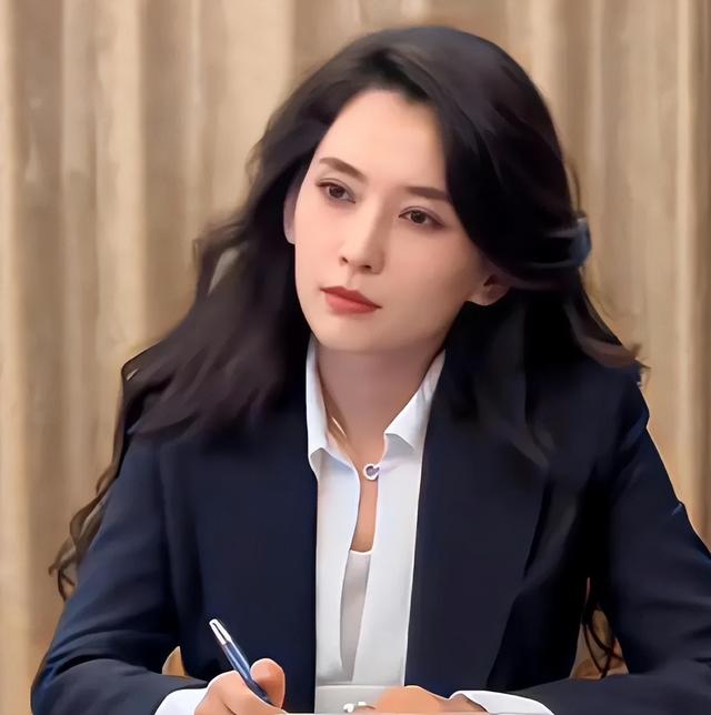 离春节不到两个月，46岁章子怡再次官宣喜讯，撕碎汪峰仅剩的体面