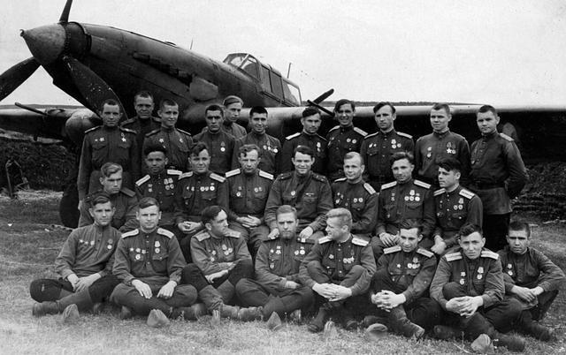 空军飞行员转业到底容不容易？转业后能否转去民航执飞？很困难