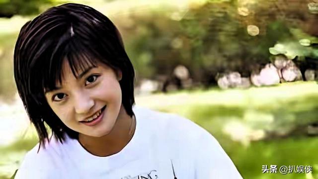 被封4年	，赵薇做梦也没想到，如今56岁哥哥竟成了自己的“撑腰	”