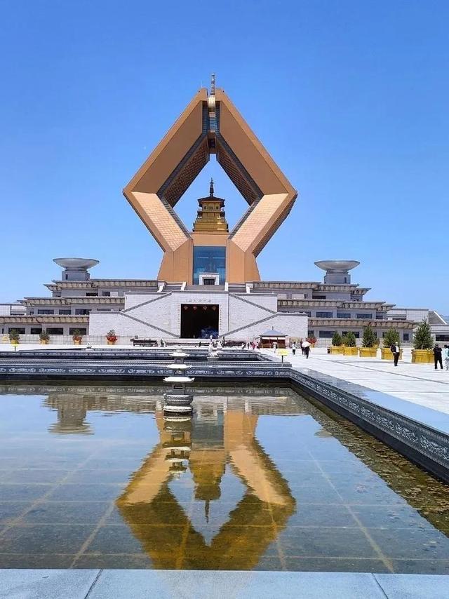 中国最赚钱的十个景点，游客越多，钞票越快进账？