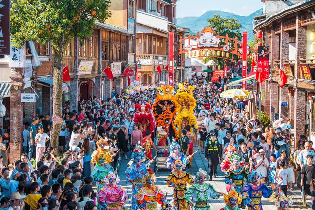 长假前三天泉州文旅持续火爆——每天接待游客超150万
