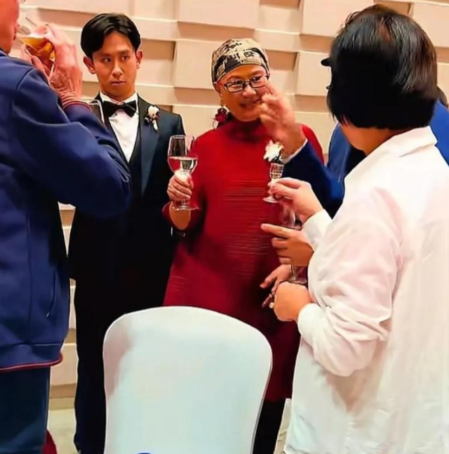 牛鬼蛇神现原形！刘欢女儿大婚不到24小时，恶心的一幕出现了