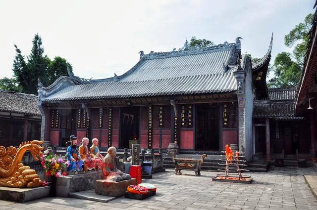 接上 第三章：山水形胜——丘陵褶皱间的绿意诗行