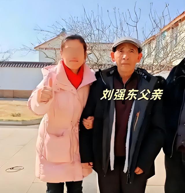 担心的事还是发生！刘强东发年货刚开始，老父亲就走上大衣哥老路