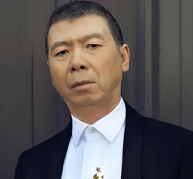 徐帆回应离婚5个月，冯小刚近况曝光，他的“小心思”再藏不住了