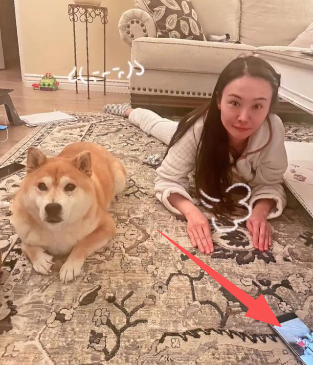 35岁郑爽近照曝光！形象管理失败，彻底成了素人，在美日子舒坦了