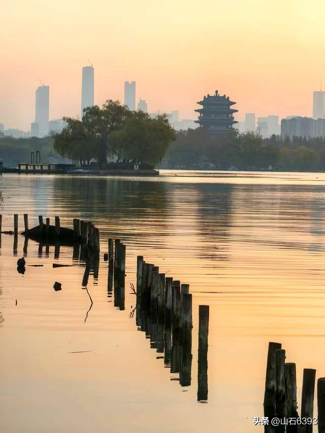 新华社原军事记者陶俊峰泉城美拍：《初冬大明湖晨曦美景》