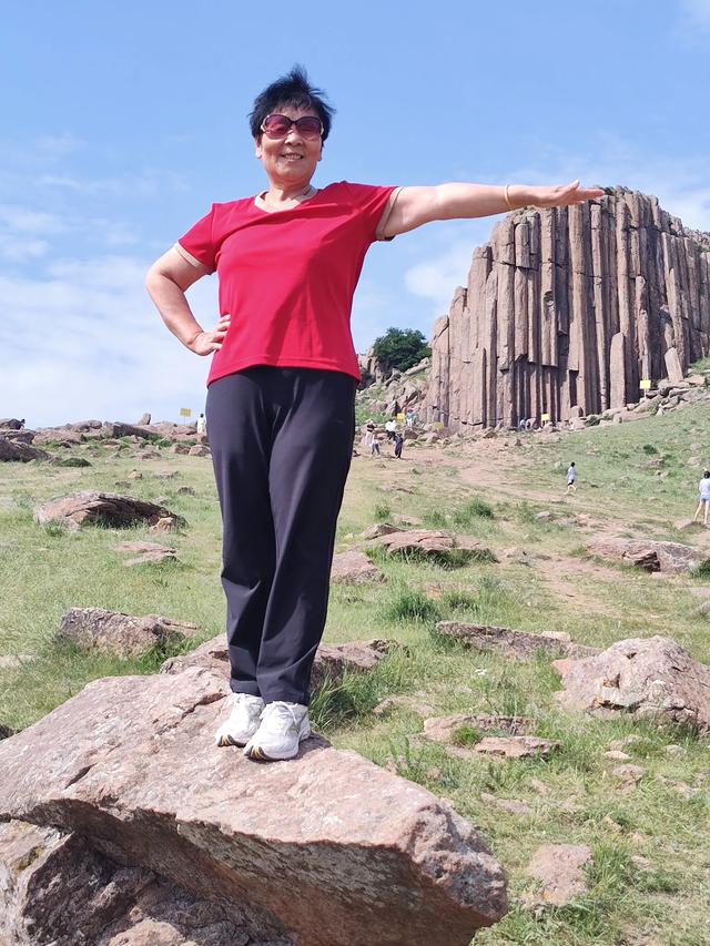 从张家口、宣化到太仆寺旗牛奶湖、石条山旅游，正好一天行程