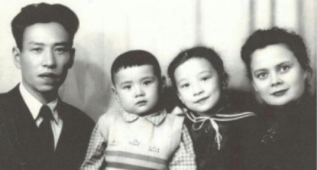1998年，王光美托人给刘少奇俄罗斯长孙带500美元：回家看看吧！