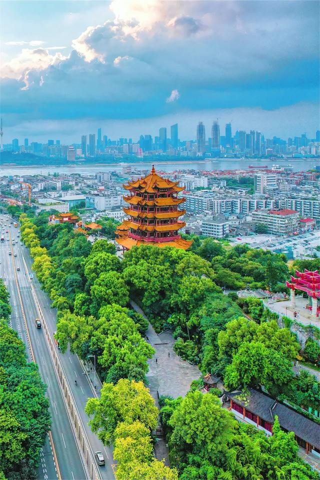 武汉：从“不服输”到“YYDS”，这座城市到底有多能打？