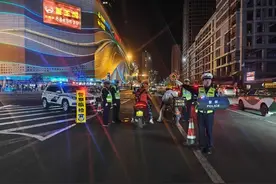 兰州公安交警雁滩大队开展“飙车炸街”专项整治行动图片