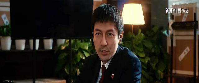 仅播一晚，升至飙升榜第一，终于有能跟《以法之名》比较的悬疑剧