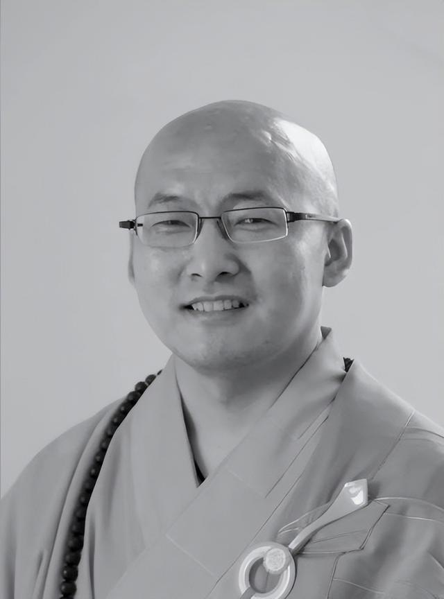 五台山方丈去世4天，恶心一幕出现，生前生活被质疑，奢侈引争议