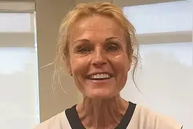 59岁老太太一小时做了1575个俯卧撑，打破世界纪录图片