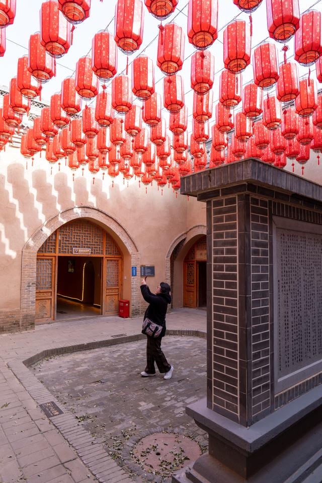 地下四合院，闻声不见人：探访陕州地坑院千年穴居传奇