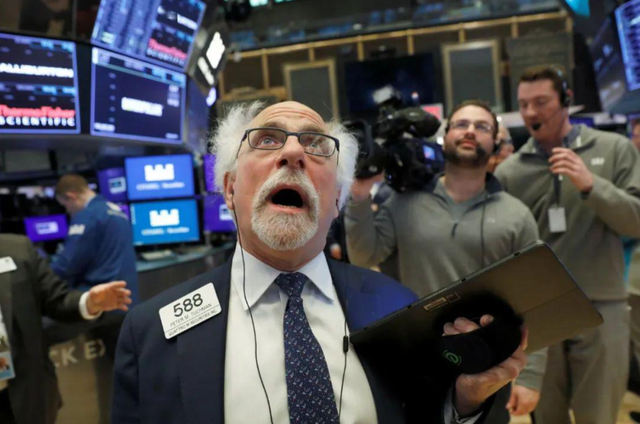 特朗普对中国发狠招，万亿军费造“黄金舰队”？大崩盘开启了！