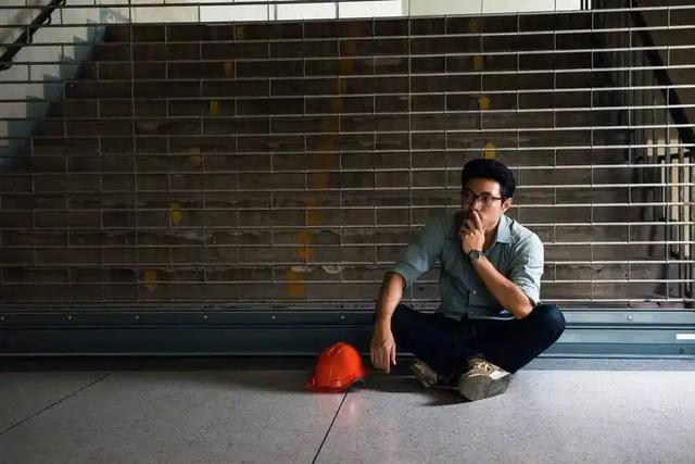 95后满30，资产荒来袭，2026中国经济中年转身？