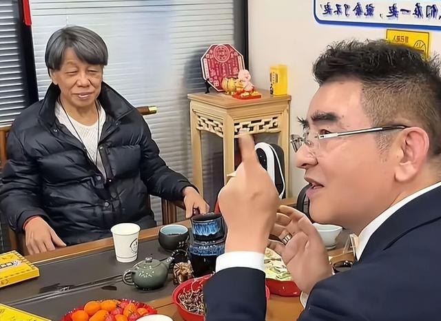 梁小龙去世6天，陈光标怒撕遮羞布：哪是病死，分明是被折腾没的