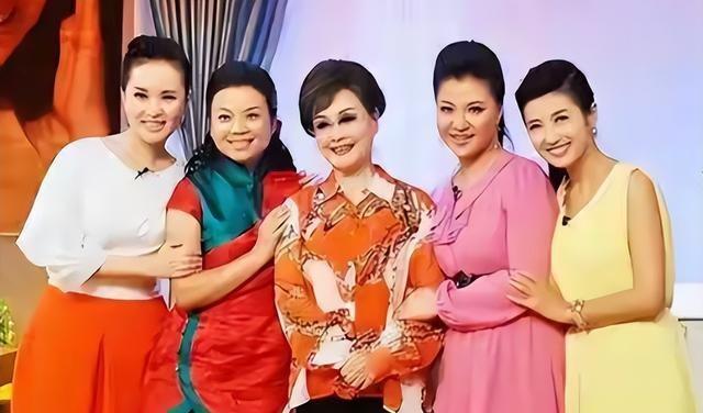 不结婚怎么解决生理需求？56岁的歌唱家张也，用行动给出了答案